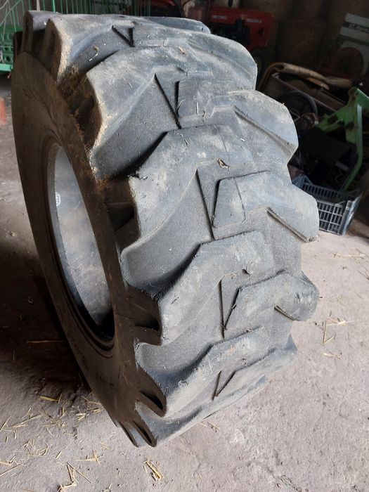 Opona solideal 18.4-26