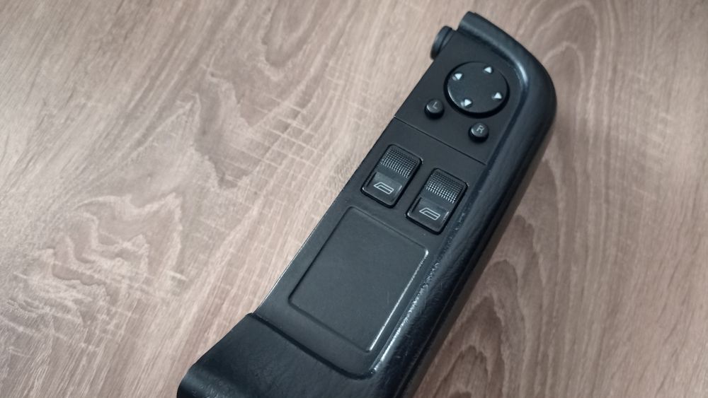 Оригінальна внутрішня ручка для Audi 80 B4