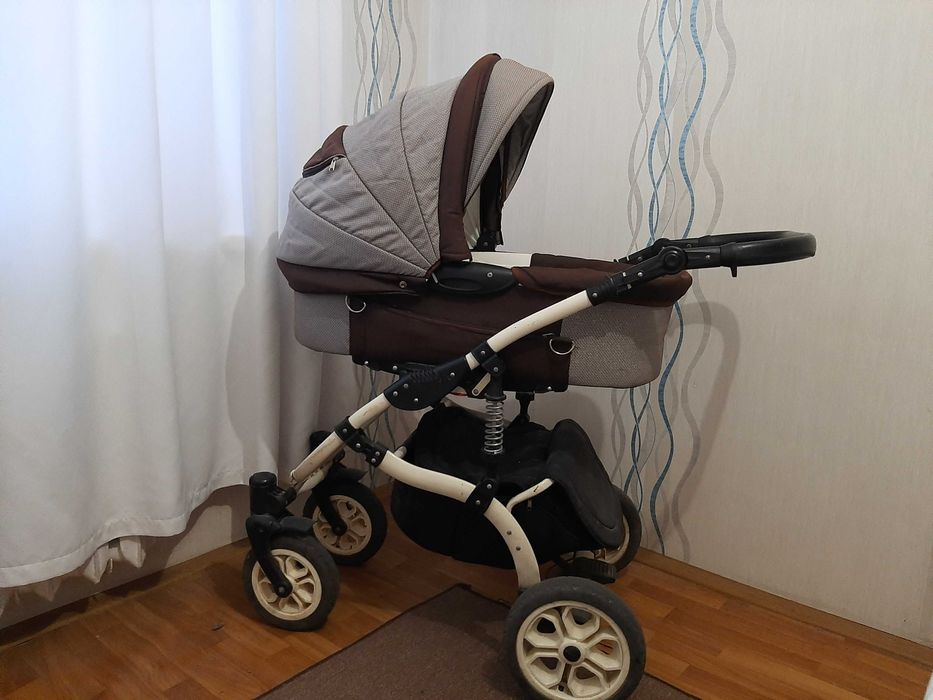 Коляска дитяча, столик для годування. Придане дитяче до року.