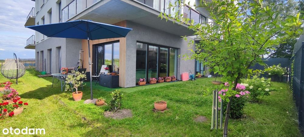 Nowe mieszkanie z garażem, komórką  i ogródkiem.