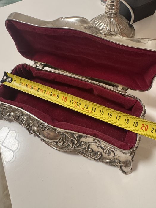 Szkatułka na biżuterię srebrna kwiaty wzór floral