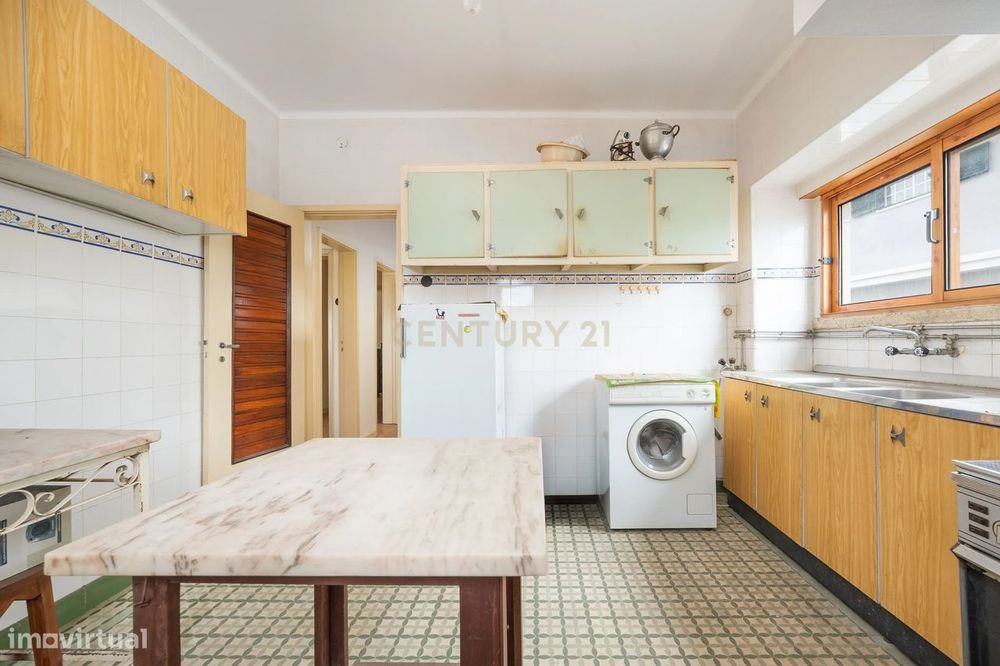 Venda | Apartamento T3+1 com garagem na Rua Verde Pinho em Coimbra