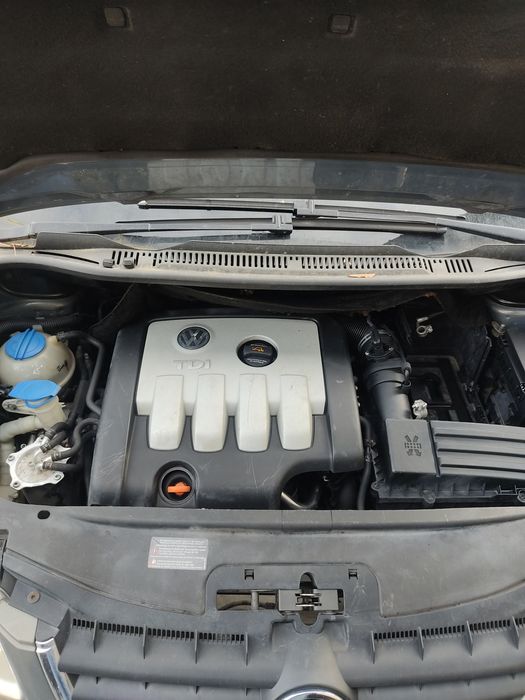 Peças VW Touran Motor AZV, caixa de 6, frente completa, airbags, trás