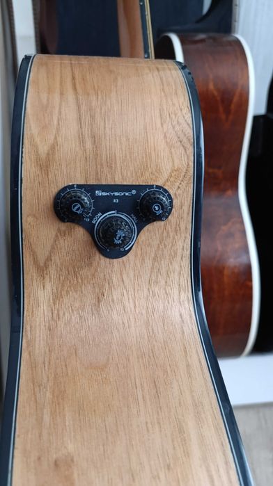 Продам трансакустичну гітару