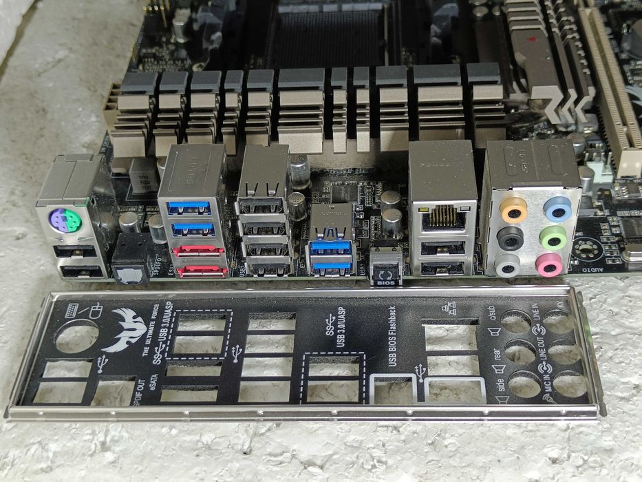 Материнська плата AMD ASUS SABERTOOTH 990XF R2.0 sAM3+ під FX ТОПОВА!