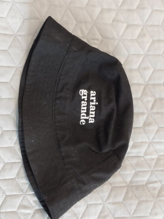 Bucket hat czarny - Ariana Grande