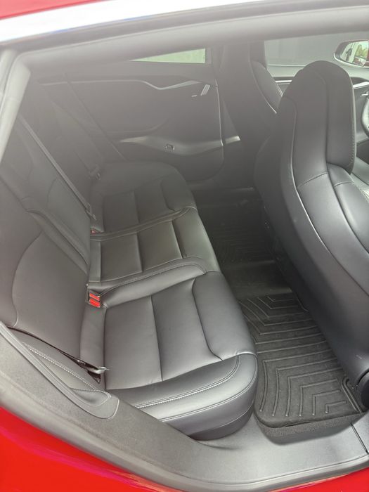 Тесла модел S 100D