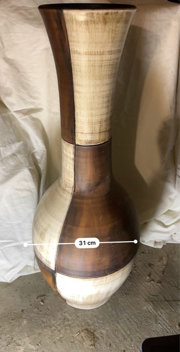 Vaso em tons de castanho