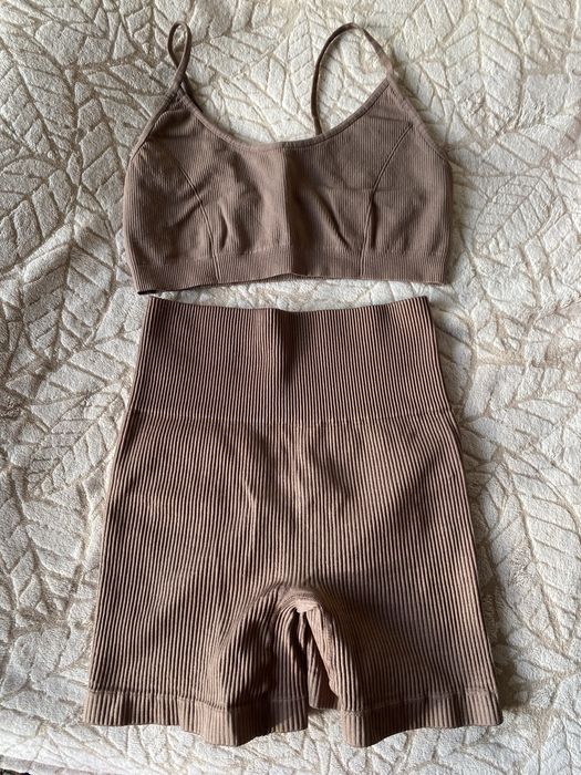 Бесшовный костюм топ и шорты велосипедки Джулия