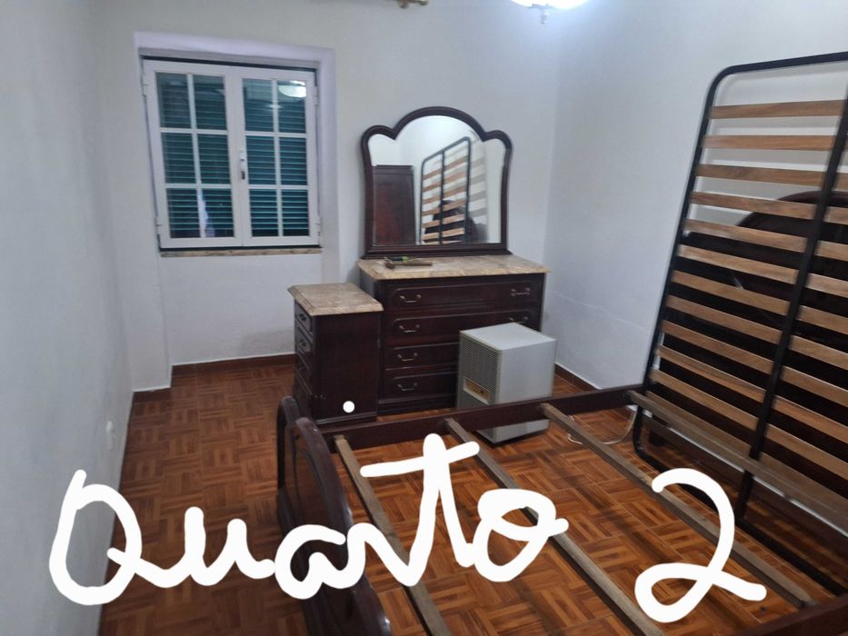 Alugo moradia T2 res chao