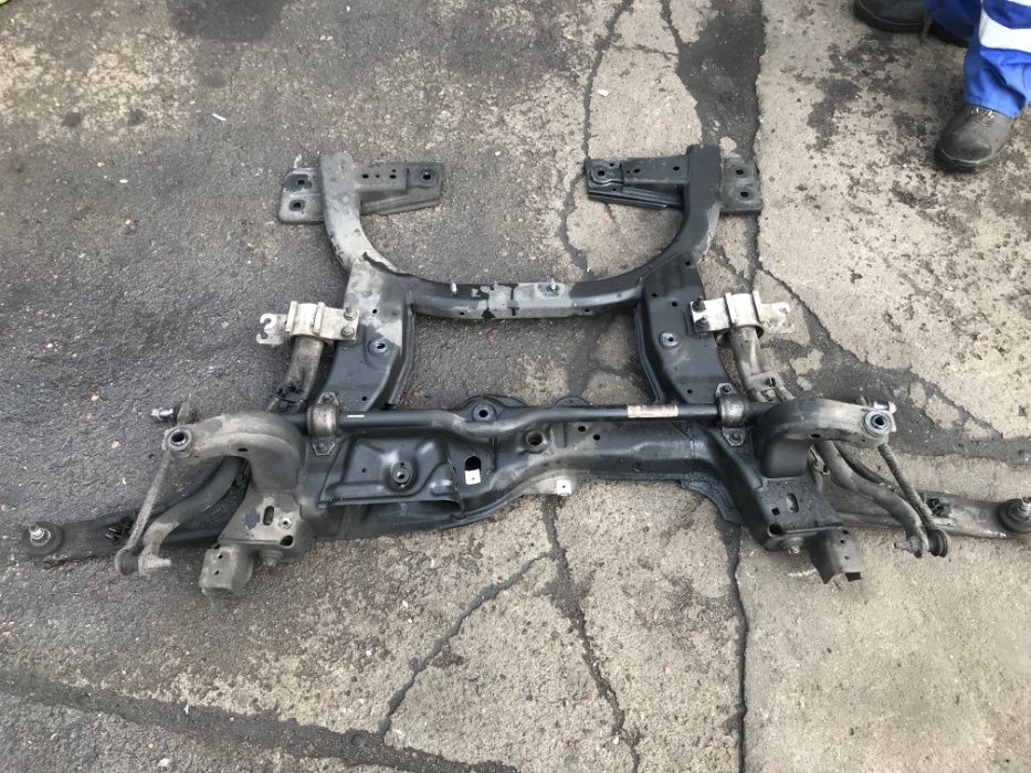 Mercedes A klasa W176 Wahacz przedni aluminiowy części