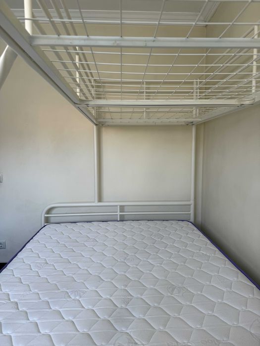 Cama-beliche de casal, colchão 140x200cm, em excelente estado