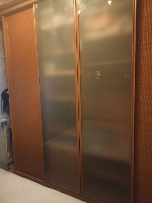 Шафа-купе з підсвічуванням в ідеальному  стані 10 000 грн