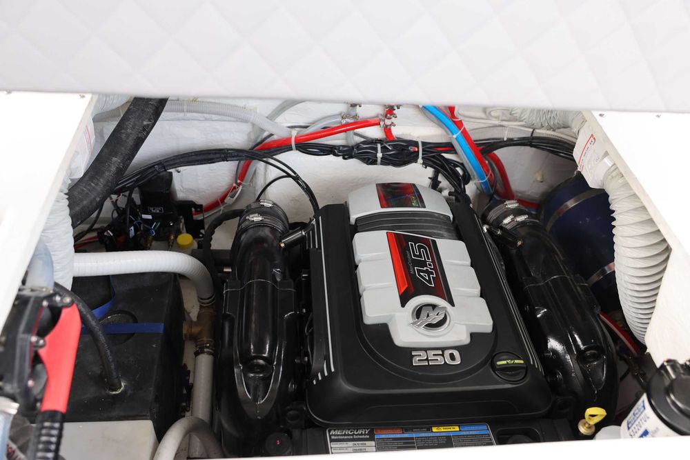 Jacht Motorowy Coral 750 HT w idealnym stanie