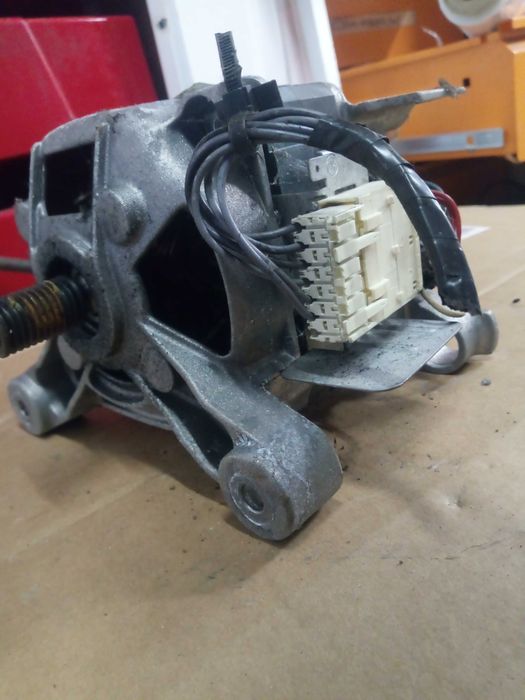 Silnik napędowy pralki Whirlpool MCA 38/64-148/WHE 19 1,7A 380W