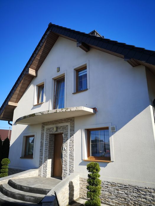Mycie kostki brukowej, elewacji, murków, kamienia