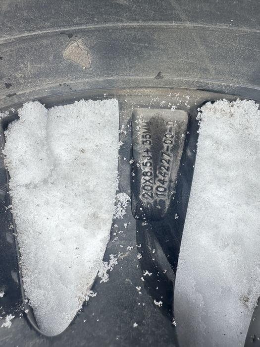 Продам диски та резину R 20 tesla Y , 3