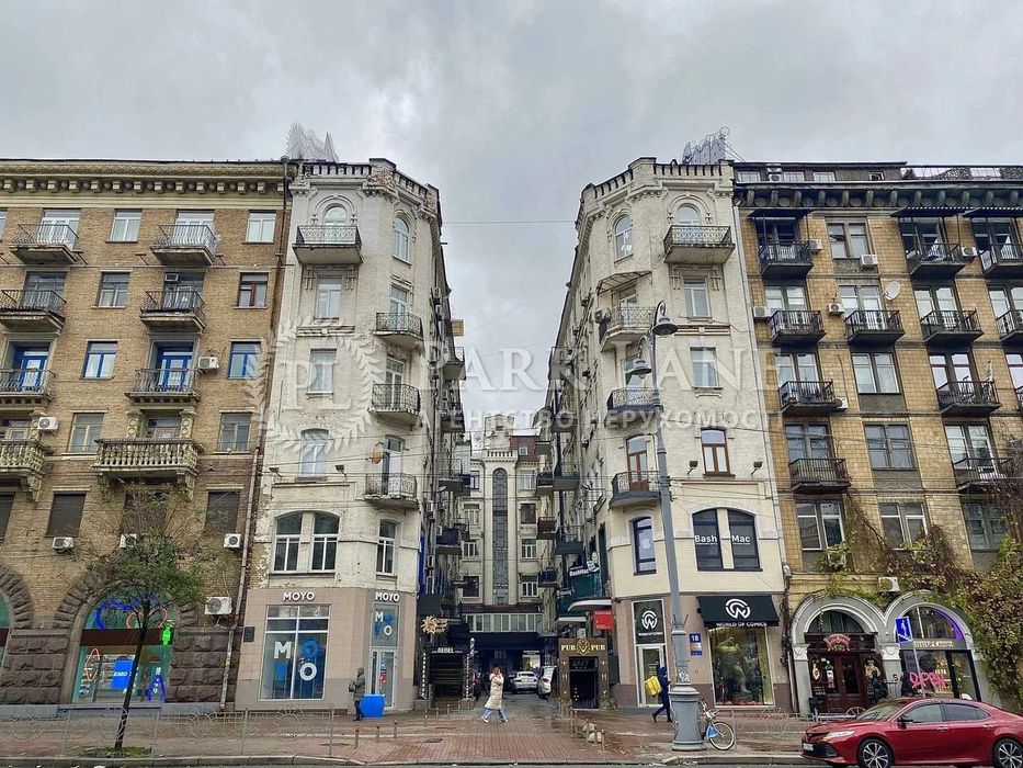 В.Васильківська 18. Фасадне приміщення 95,2 м.кв. Центр міста.