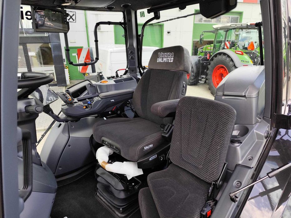 VALTRA Q305 fabrycznie nowy