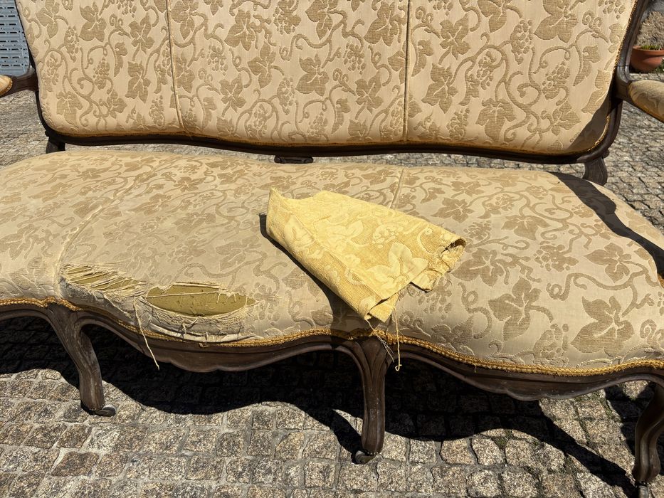 Conjunto cadeirão e cadeiras
