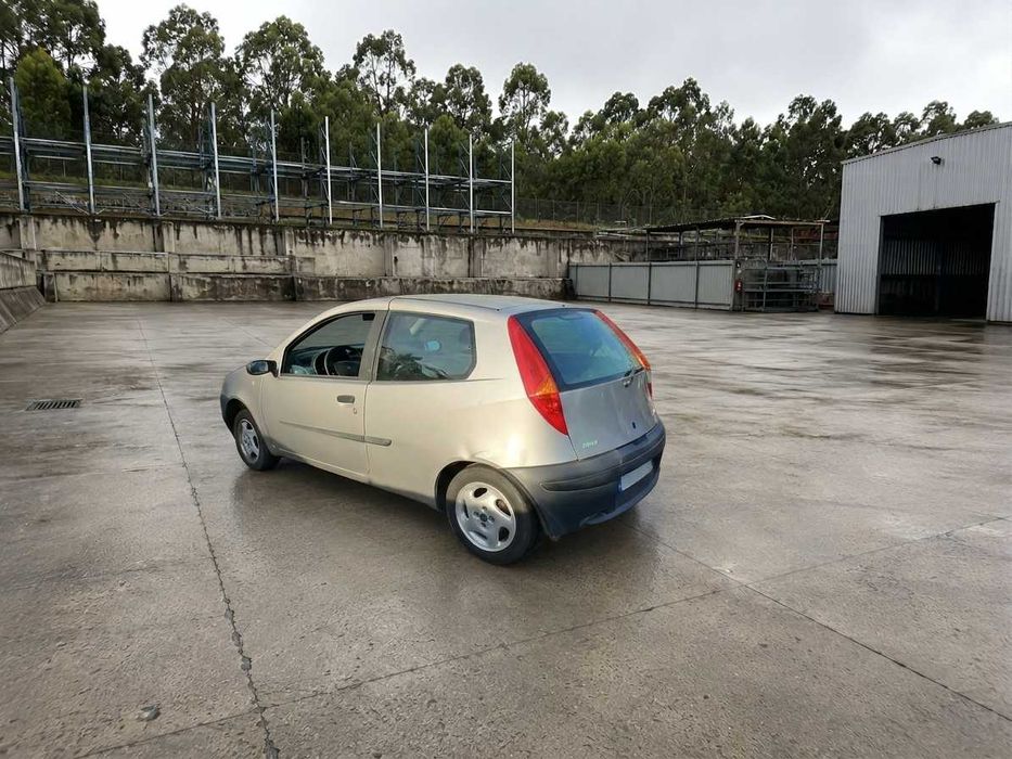 Fiat Punto 1.2 de 2001 - Peças Usadas