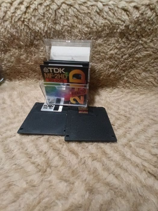 Дискеты в коробке