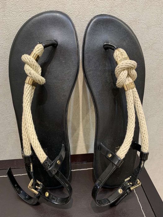 Продам босоножки Michael Kors