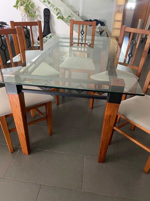 Sofá em pele, Mesa de sala de jantar