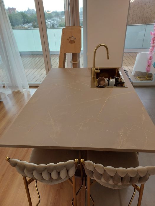 Blat kuchenny laminowany kaszmir wyspowy na wyspę złote żyłki