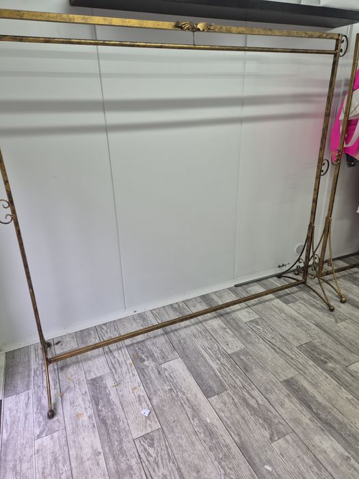 Witam sprzedan regały sklepowe