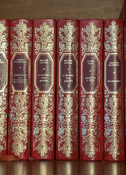 Lote 14 Livros Coleção "Grandes Romances Históricos" - Edição de Luxo