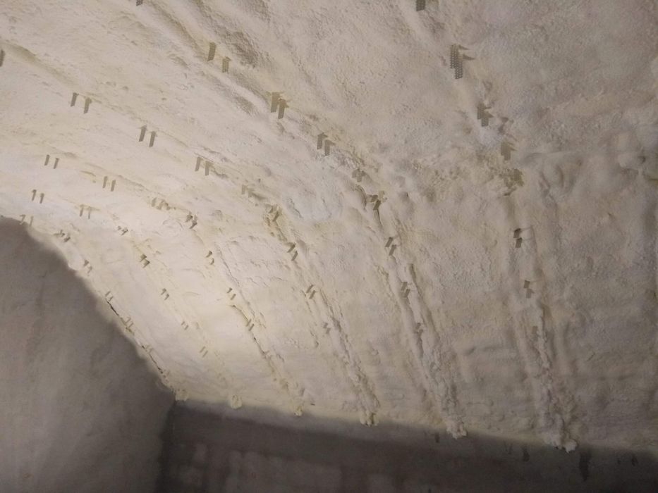 Ocieplanie Pianą/Pianką PUR dachu i poddasza - Izolacje Natryskowe hal