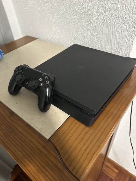Playstation 4 , 500 gigas em otimo estado com comando original