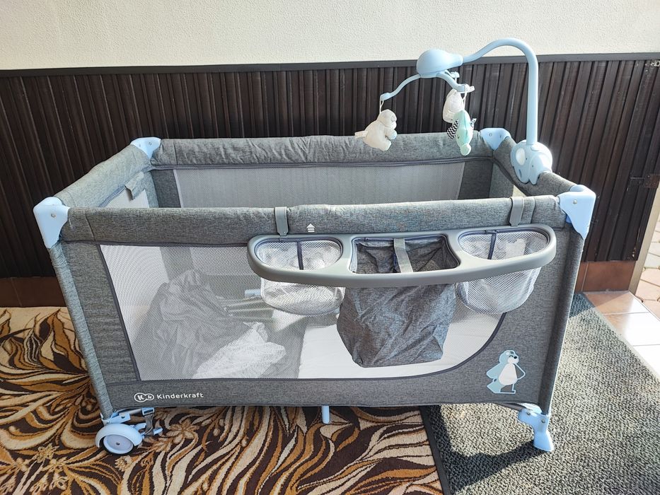 Łóżeczko turystyczne Kinderkraft z akcesoriami