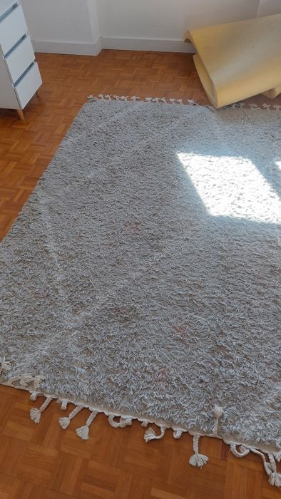 Carpete bege e branca