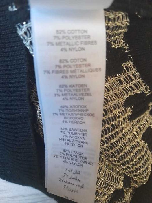 Czarny sweterek w złote serduszka.Look.