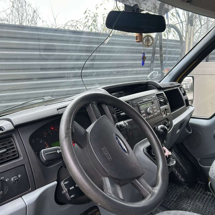 Продам вантажний автомобіль Ford Transit 2012 року випуску