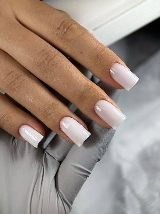 Манікюр та нарощування нігтів