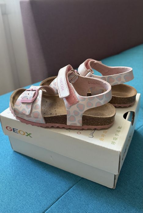 Босоніжки для дівчинки Geox