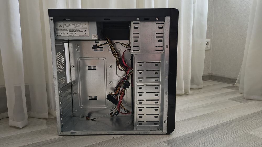Корпус комп'ютерний, системний блок.