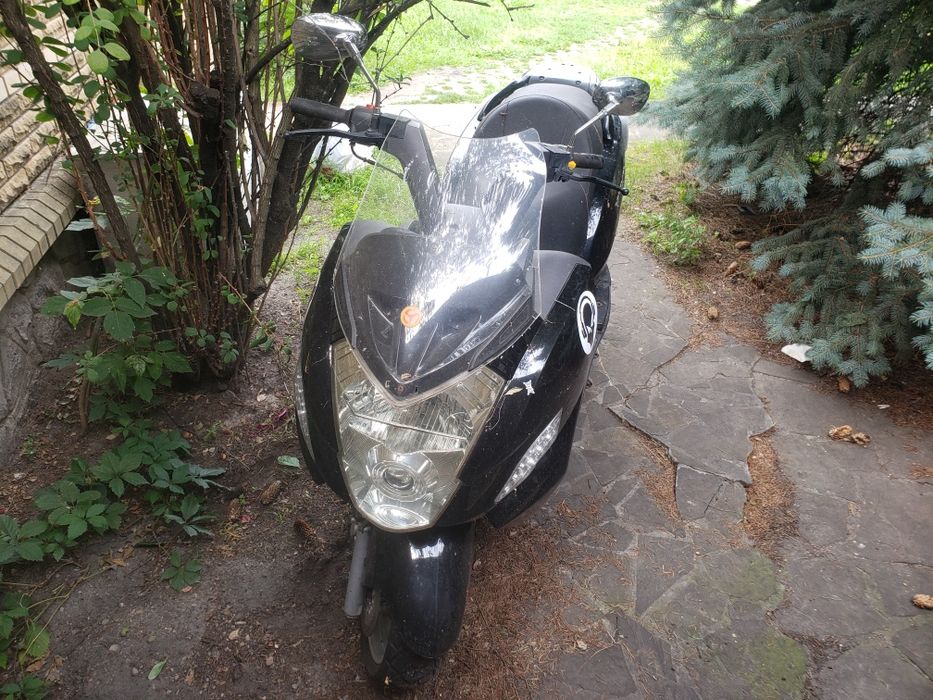 Продам максі скутер 150 кубів