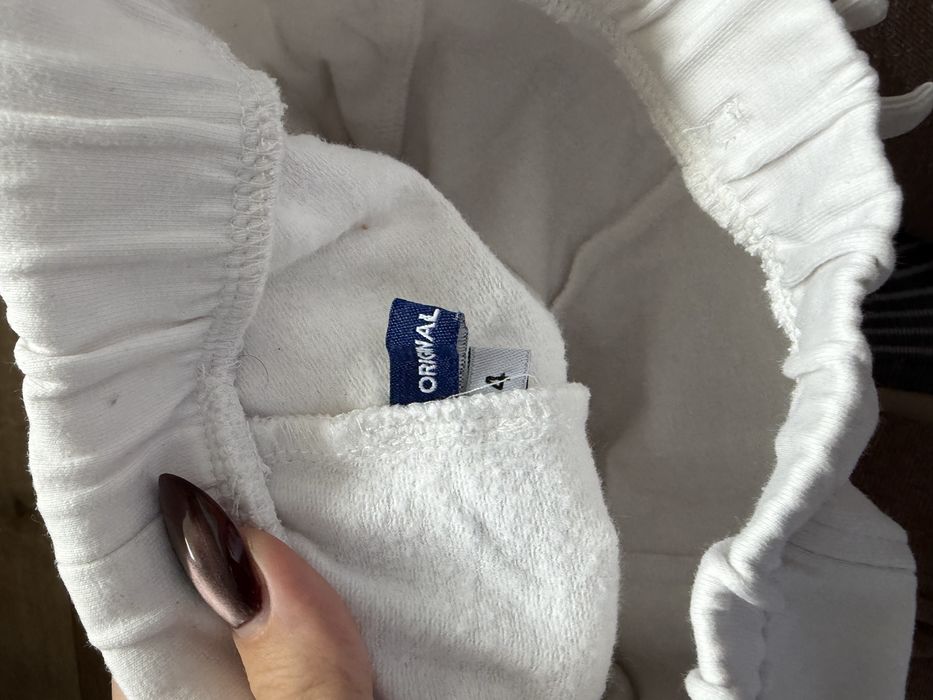 Białe spodnie dla dziewczynki dresy 104/110