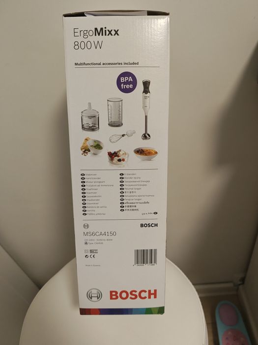 Nowy blender Bosch kielichem i ubijaczem i rozdrabniaczem