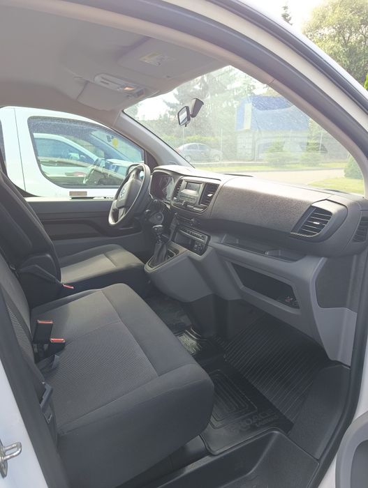 Wynajem bus 9 osobowy