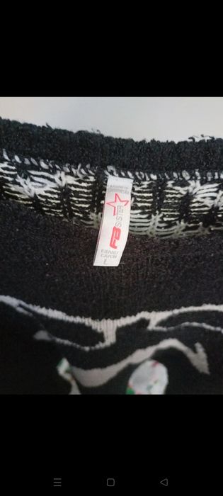 Fajny Sweter w wąsy