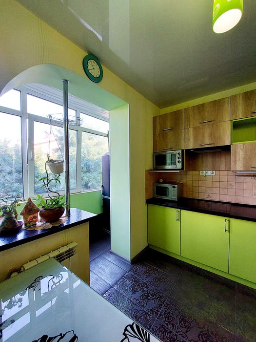 метро Дорогожичі,вул.Рилеева 25. Подільский район.