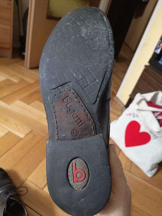 Półbuty bugatti skórzane wygodne 43r czarne