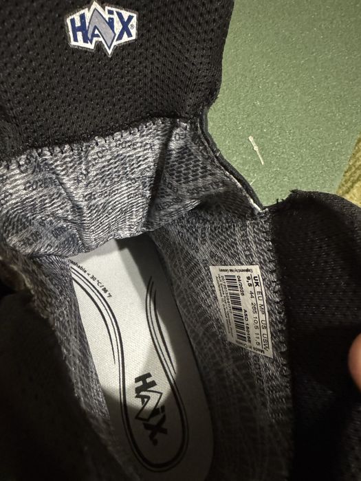 Берцы бундесфер две пары,каска,зимние бахилы,наколенники.