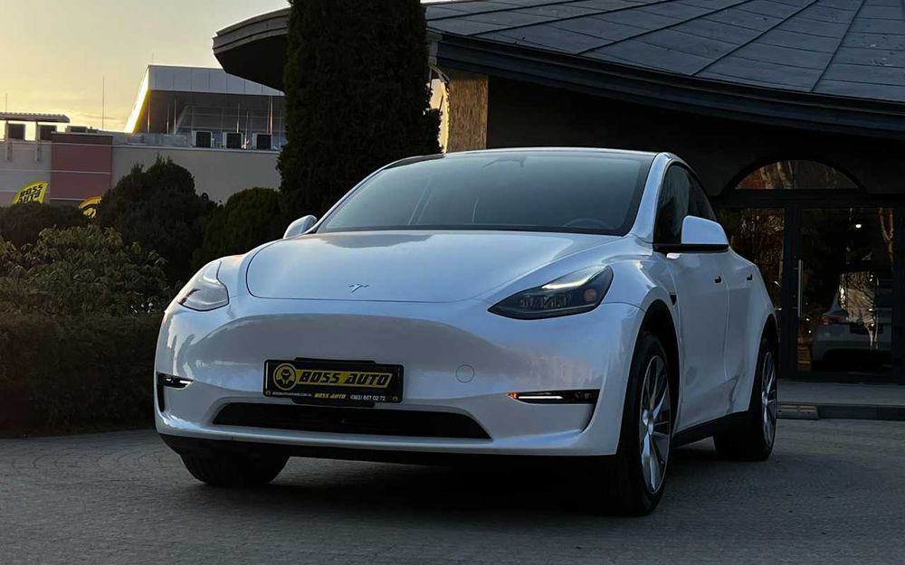 Tesla Model Y 2023