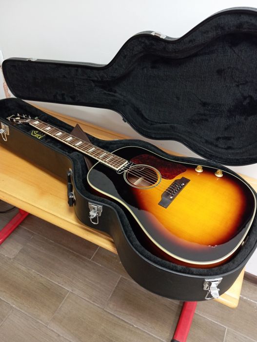 Електроакустичий Gibson Jon Lenon + жорсткий кофр.